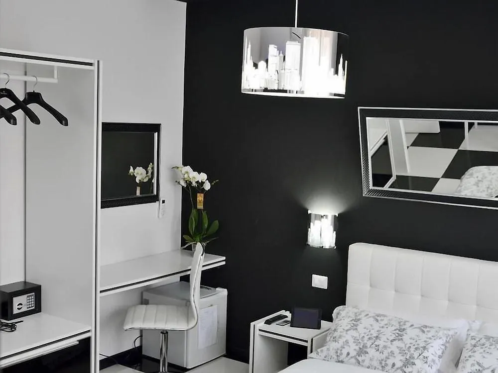 Black & White G&G Roma Bed and breakfast