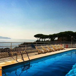 Aparthotel Portofino Est ***
