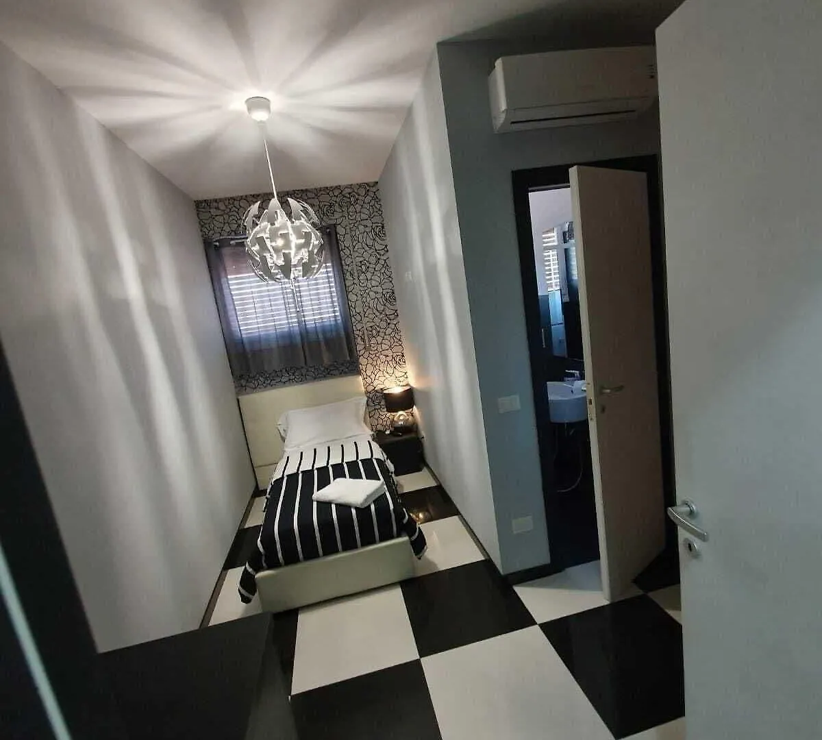 Black & White G&G 로마 B&B