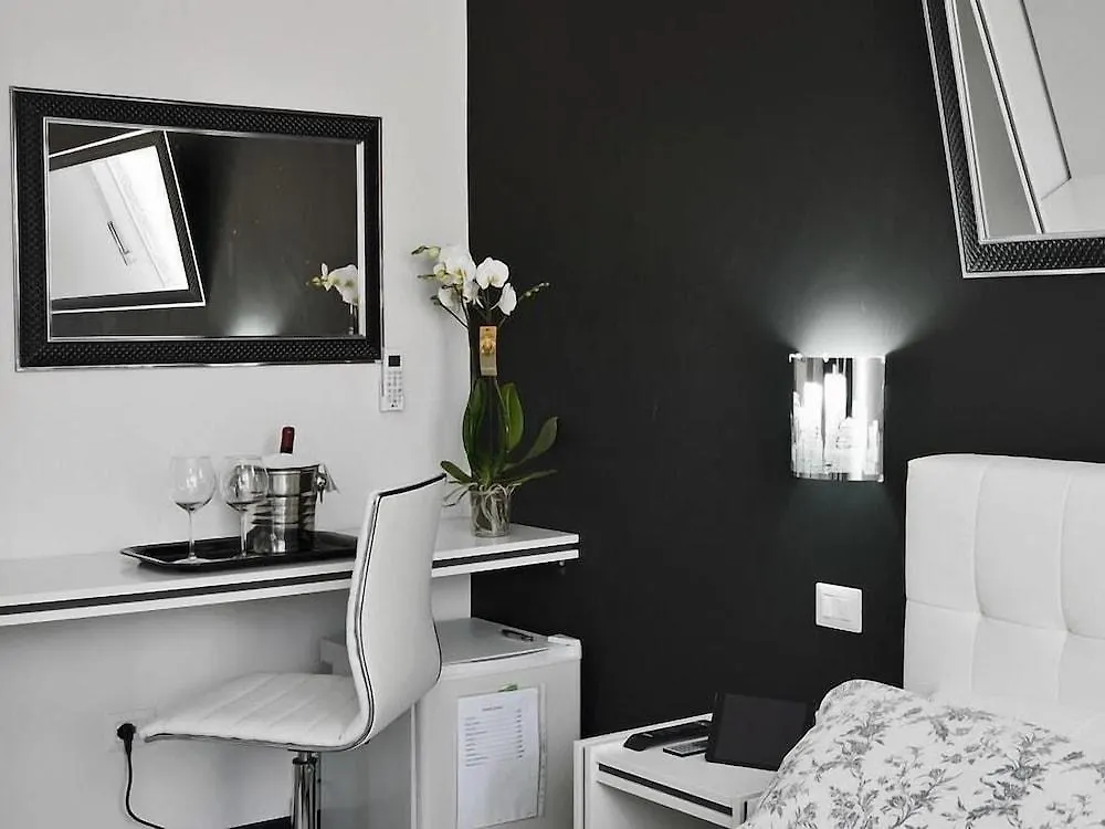B&B Black & White G&G 로마