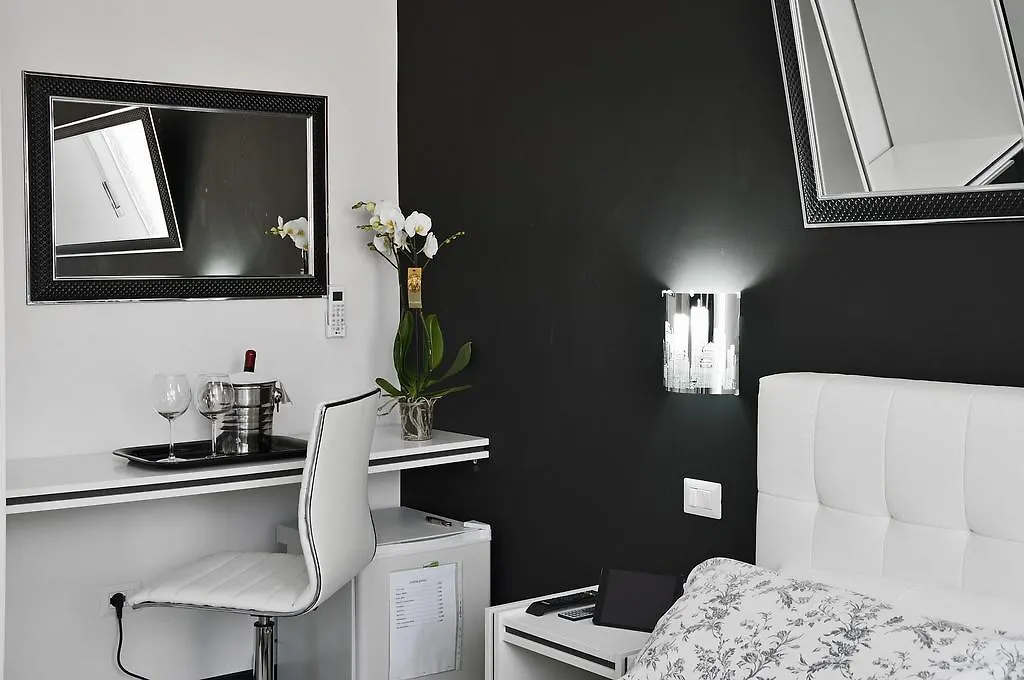 Bed and Breakfast Black & White G&G Ρώμη