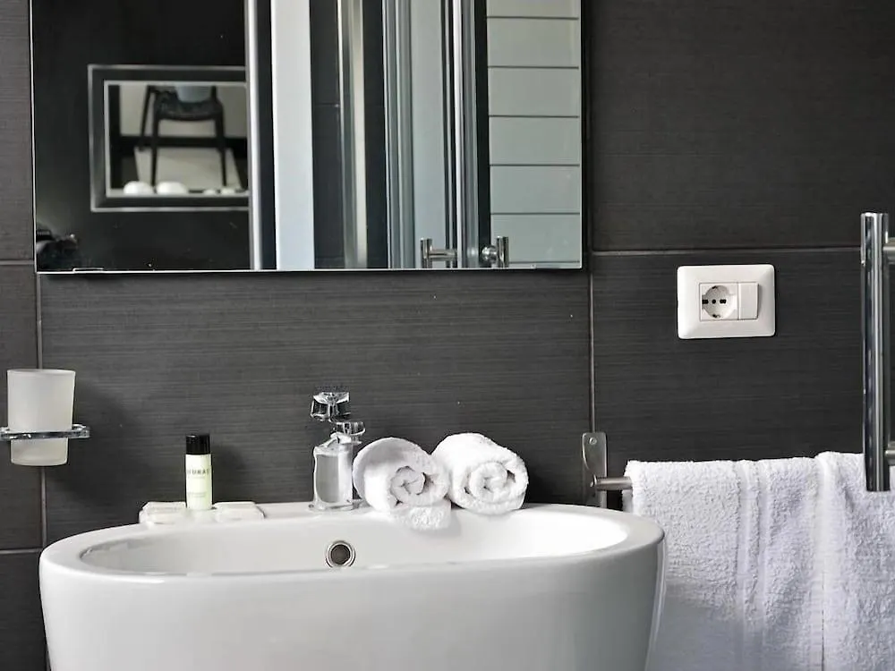 Black & White G&G Bed & Breakfast Rome 2*,  Italy