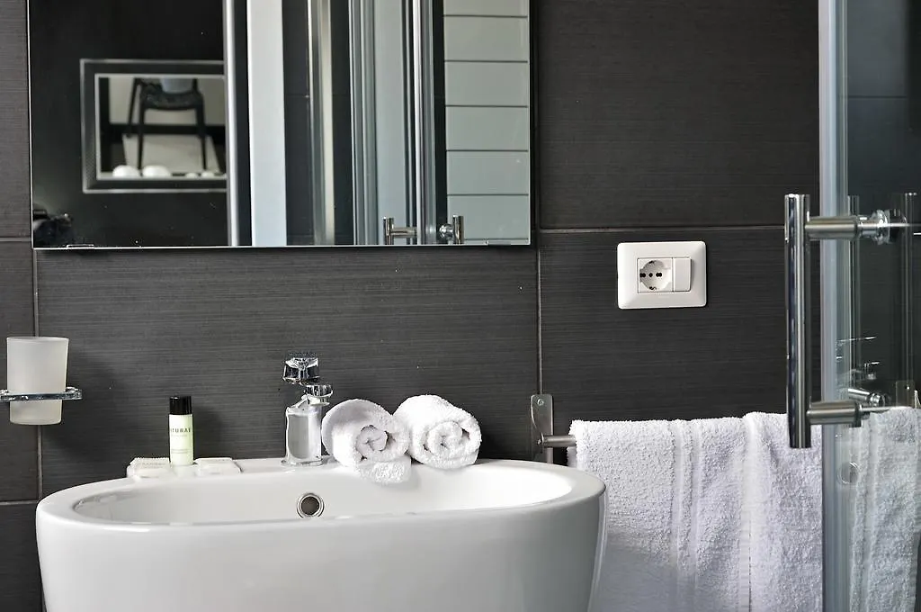 Black & White G&G Bed & Breakfast Rome 2*,